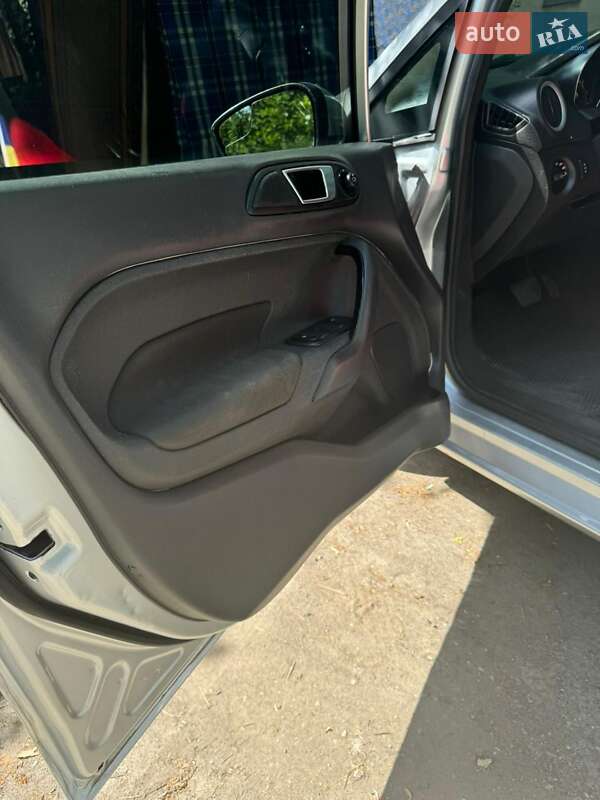 Седан Ford Fiesta 2015 в Ивано-Франковске