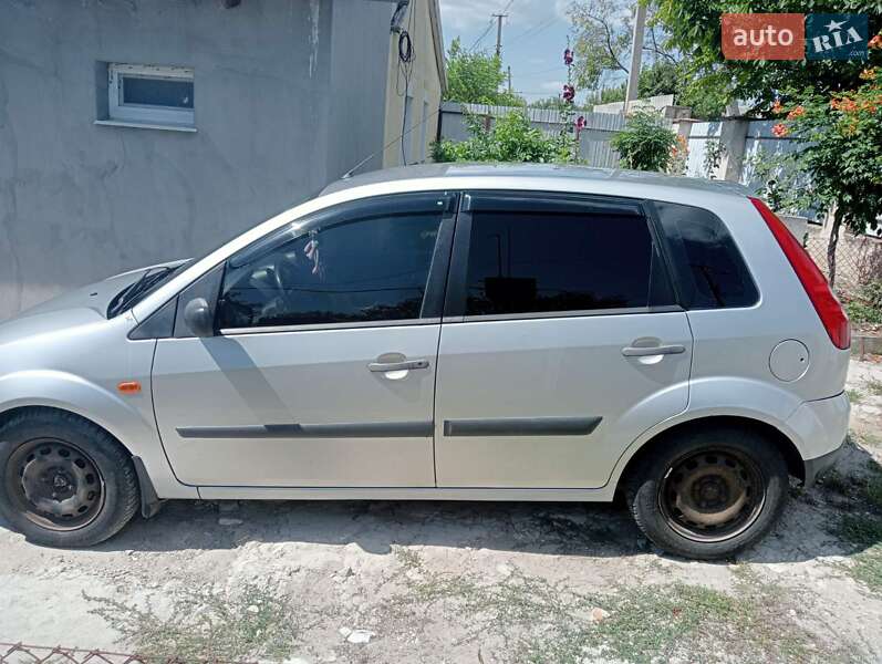 Хэтчбек Ford Fiesta 2007 в Березанке