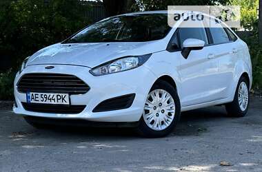 Седан Ford Fiesta 2014 в Днепре