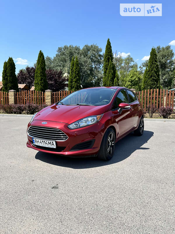 Хетчбек Ford Fiesta 2014 в Дніпрі