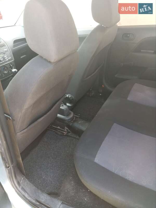 Хэтчбек Ford Fiesta 2006 в Ивано-Франковске