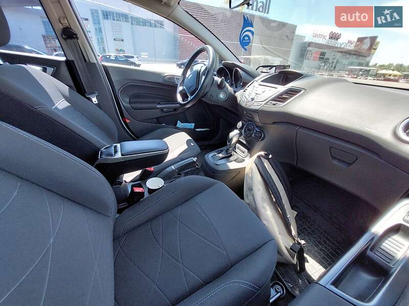 Хэтчбек Ford Fiesta 2016 в Киеве