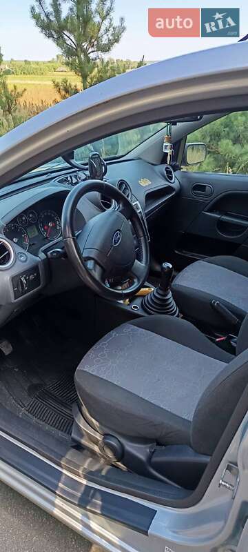 Хэтчбек Ford Fiesta 2007 в Новгород-Северском