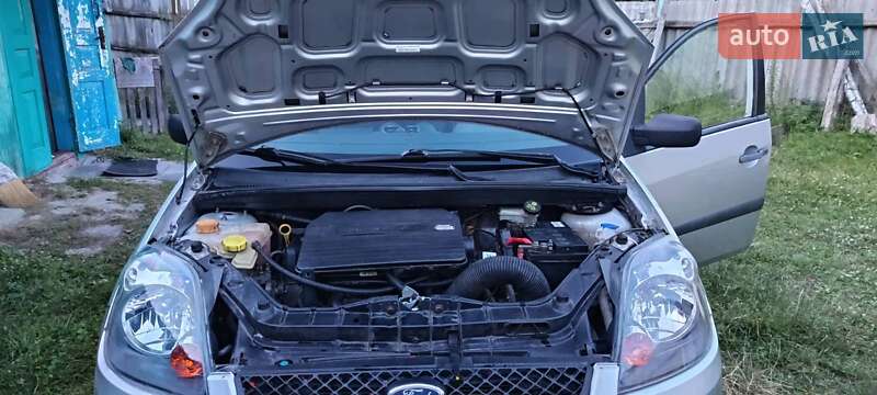 Хэтчбек Ford Fiesta 2007 в Новгород-Северском