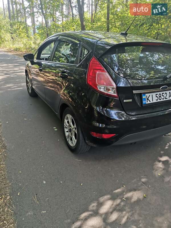 Хэтчбек Ford Fiesta 2016 в Киеве