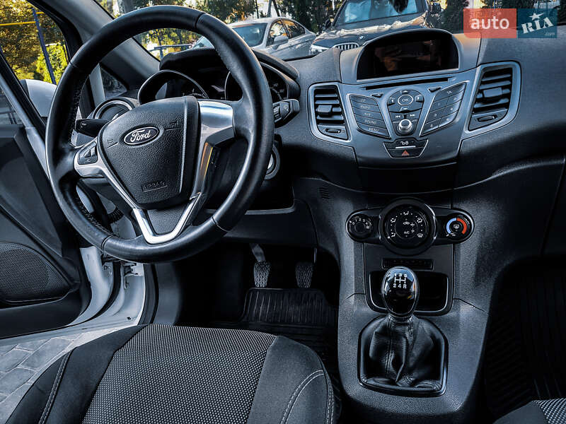 Хэтчбек Ford Fiesta 2016 в Кременчуге фото 12 Хэтчбек Ford Fiesta 2016 в Кременчуге