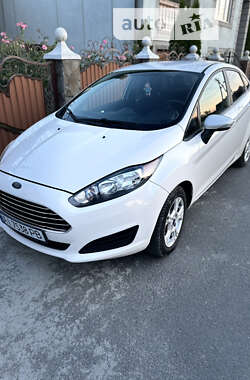 Седан Ford Fiesta 2015 в Тячеве