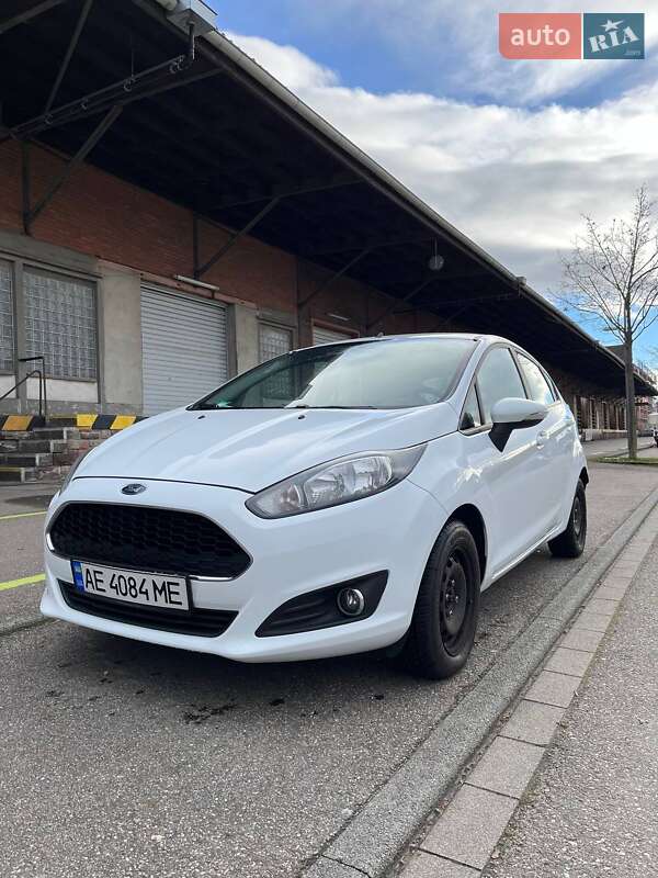Хэтчбек Ford Fiesta 2016 в Каменском