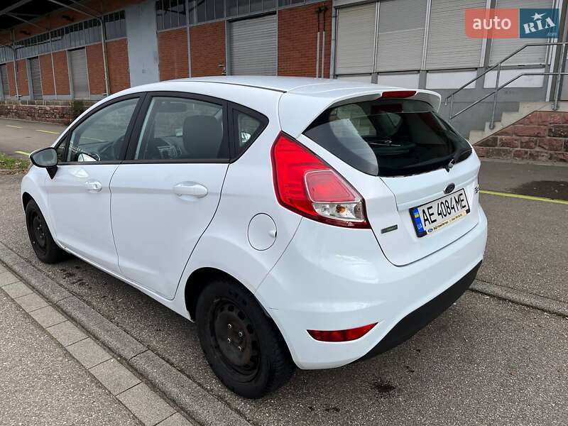 Хэтчбек Ford Fiesta 2016 в Каменском
