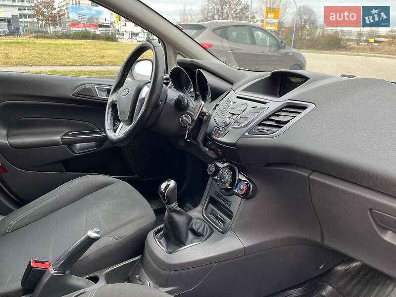 Хэтчбек Ford Fiesta 2016 в Каменском