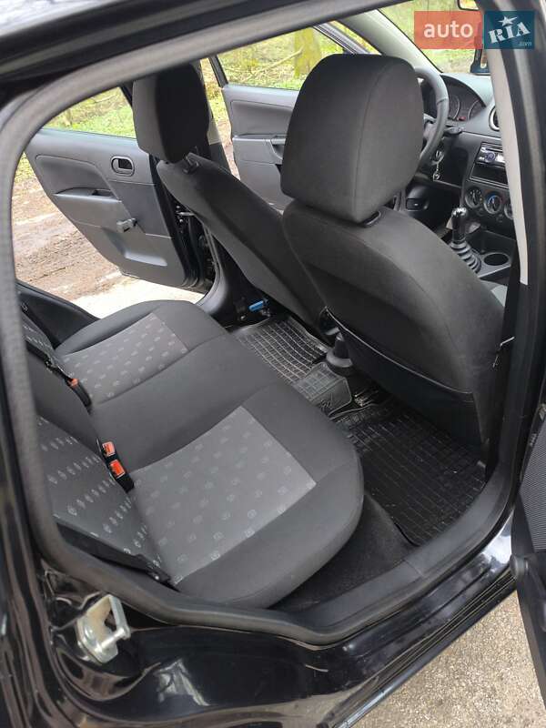 Хетчбек Ford Fiesta 2005 в Яготині