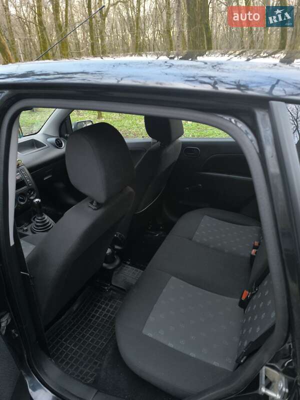 Хетчбек Ford Fiesta 2005 в Яготині