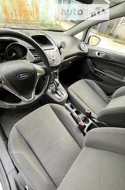 Хэтчбек Ford Fiesta 2016 в 