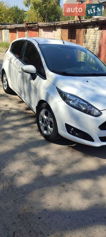 Хетчбек Ford Fiesta 2016 в Черкасах