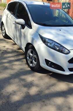 Хэтчбек Ford Fiesta 2016 в 