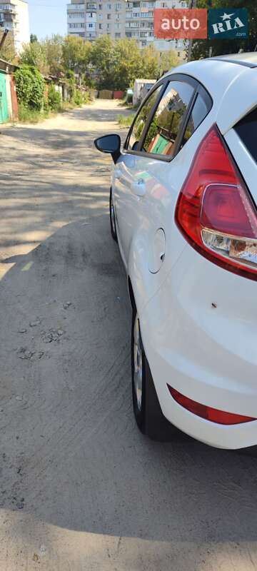 Хетчбек Ford Fiesta 2016 в Черкасах