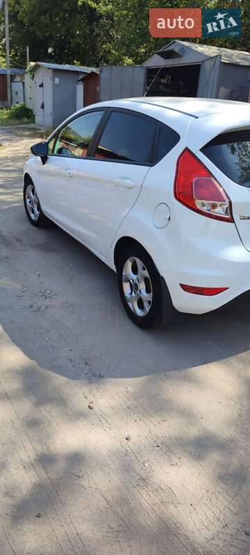 Хетчбек Ford Fiesta 2016 в Черкасах