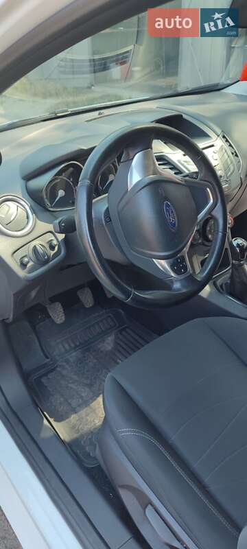 Хетчбек Ford Fiesta 2016 в Черкасах