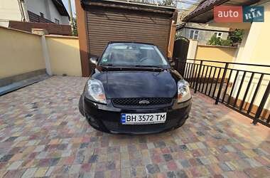 Хэтчбек Ford Fiesta 2007 в 