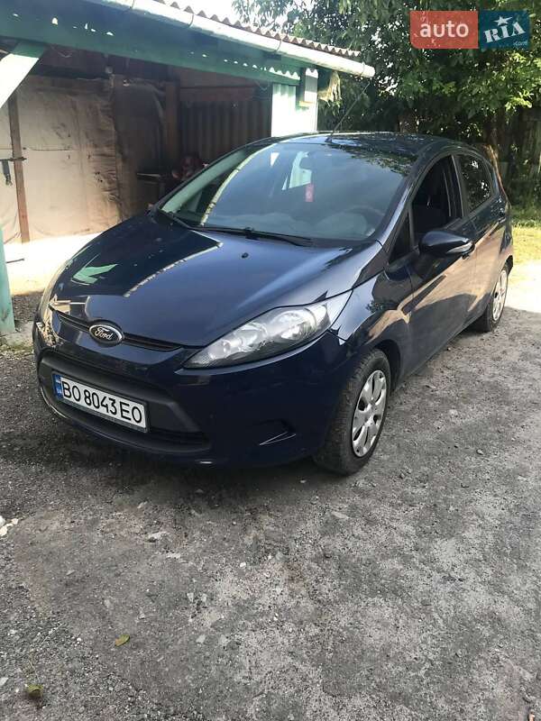 Хетчбек Ford Fiesta 2012 в  фото Хетчбек Ford Fiesta 2012 в