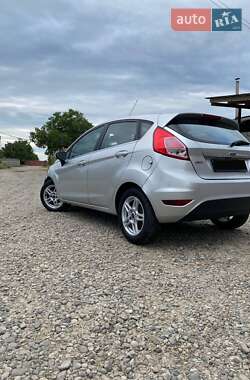 Хэтчбек Ford Fiesta 2013 в 