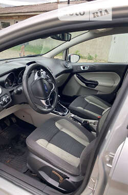 Хэтчбек Ford Fiesta 2013 в 