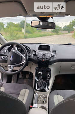 Хэтчбек Ford Fiesta 2013 в 