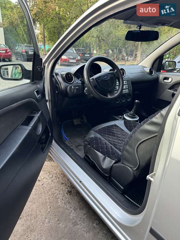 Хетчбек Ford Fiesta 2003 в Одесі фото 4 Хетчбек Ford Fiesta 2003 в Одесі
