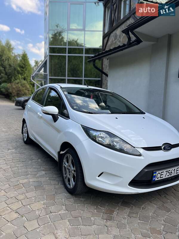 Хэтчбек Ford Fiesta 2012 в Черновцах