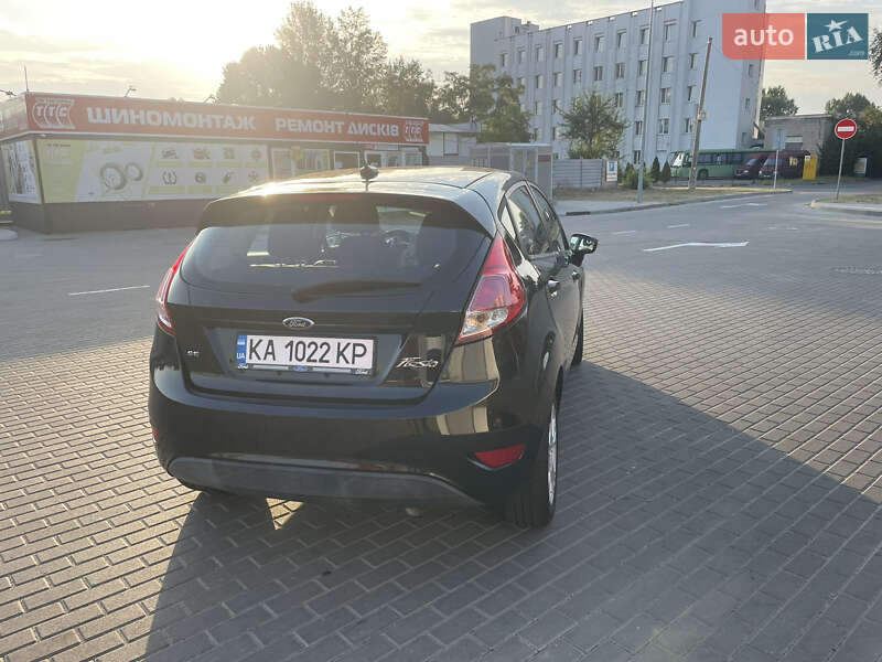 Хетчбек Ford Fiesta 2014 в Києві