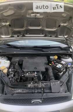 Хэтчбек Ford Fiesta 2003 в 