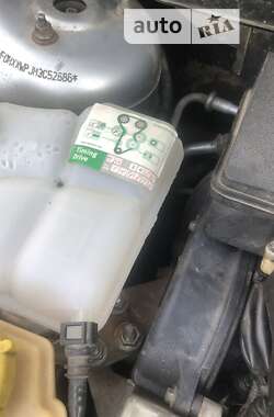 Хэтчбек Ford Fiesta 2003 в 