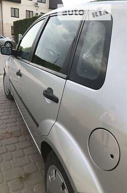 Хэтчбек Ford Fiesta 2003 в 