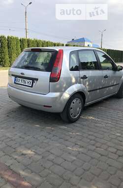 Хэтчбек Ford Fiesta 2003 в 