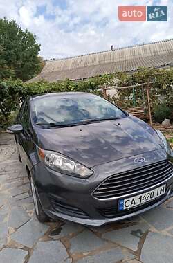 Седан Ford Fiesta 2015 в Умані