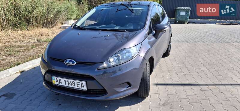Хэтчбек Ford Fiesta 2012 в 
