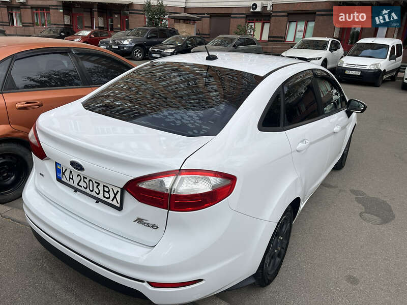Седан Ford Fiesta 2013 в Вишневом