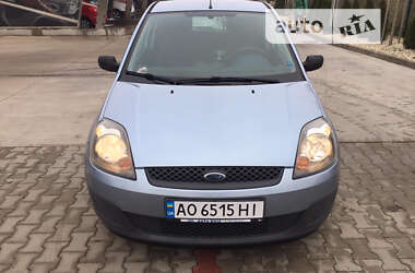 Хэтчбек Ford Fiesta 2006 в Поляне