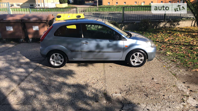 Хэтчбек Ford Fiesta 2006 в Поляне