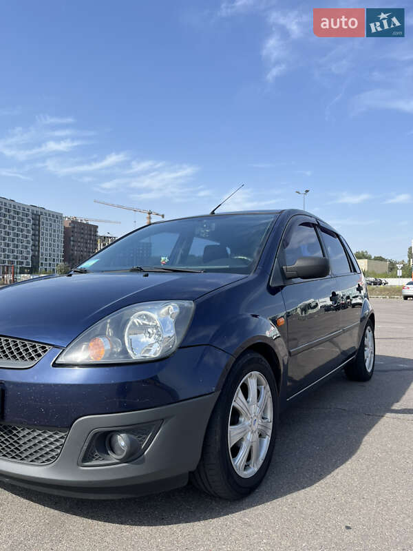 Хэтчбек Ford Fiesta 2005 в Киеве