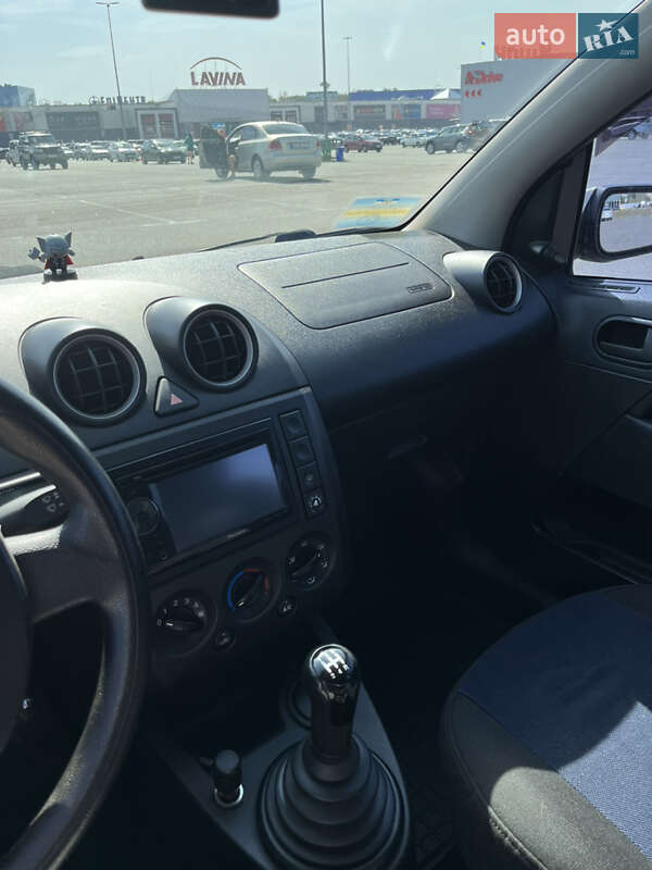 Хэтчбек Ford Fiesta 2005 в Киеве