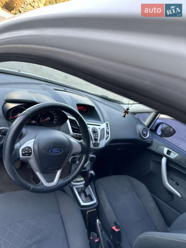 Хэтчбек Ford Fiesta 2011 в Краснограде фото 7 Хэтчбек Ford Fiesta 2011 в Краснограде