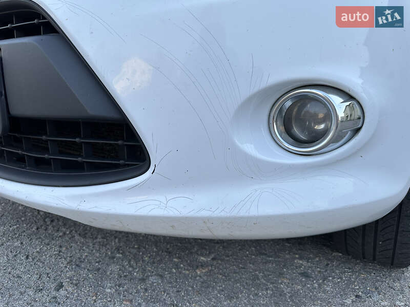 Хэтчбек Ford Fiesta 2011 в Краснограде фото 11 Хэтчбек Ford Fiesta 2011 в Краснограде