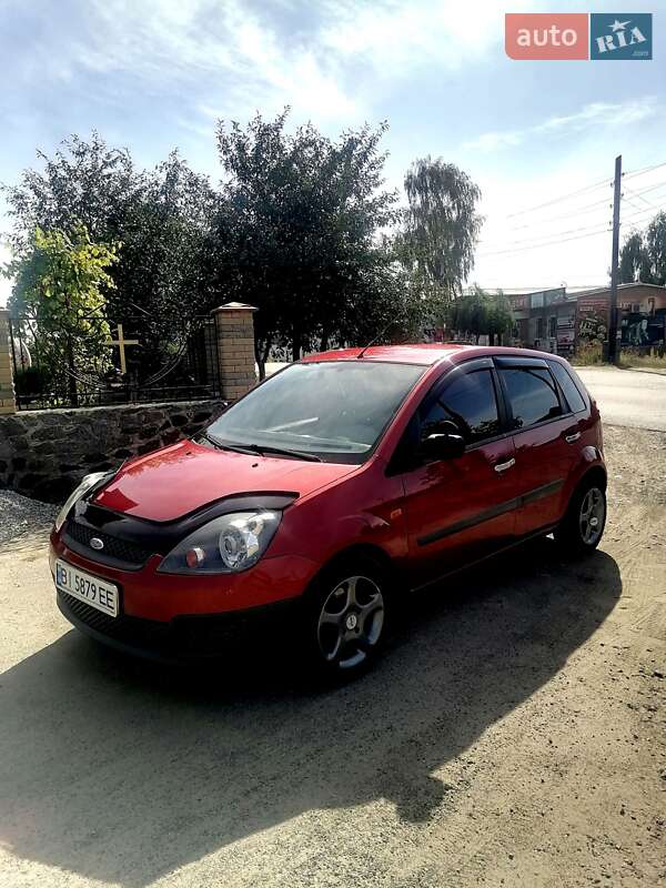 Хэтчбек Ford Fiesta 2006 в Гадяче