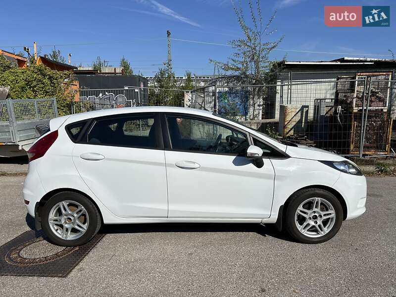 Хэтчбек Ford Fiesta 2012 в Киеве