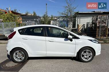 Хэтчбек Ford Fiesta 2012 в 
