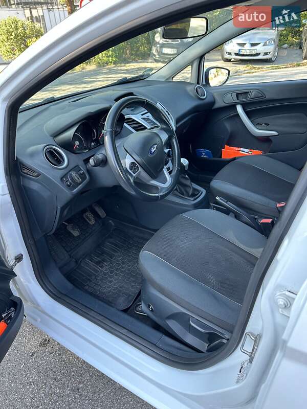 Хэтчбек Ford Fiesta 2012 в Киеве