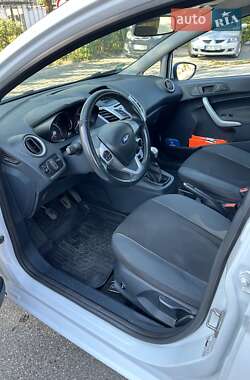 Хэтчбек Ford Fiesta 2012 в 