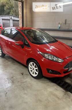 Хэтчбек Ford Fiesta 2015 в Обухове