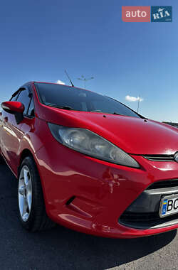 Хэтчбек Ford Fiesta 2012 в 